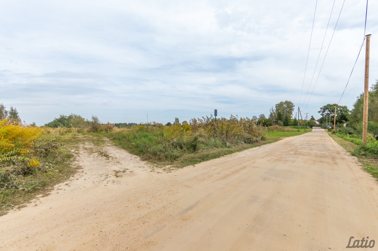 Zeme — Upesciems, Upesciems, Ropažu novads