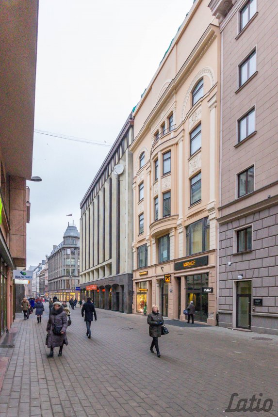 Komerctelpas — Vaļņu iela 18, Rīga, Vecpilsēta