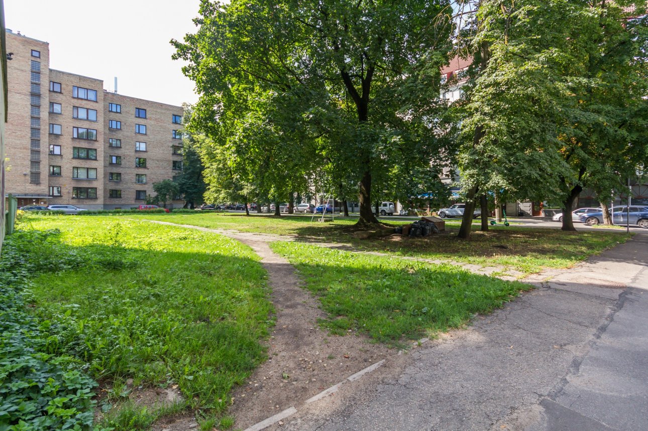 Zeme — Vidus iela, Rīga, Centrs